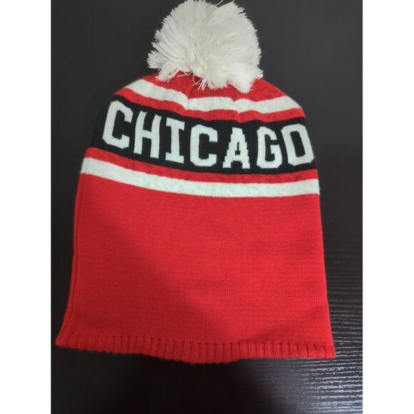 Fanatics Adult One‎ Size Beanie NHL Chicago Blackhawks White Stripe Pom Knit Hat - Picture 1 of 6